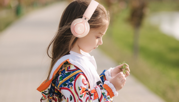 XTECH XTH355 - Auriculares alámbricos para niños con micrófono y tecnología de limitación de volumen - Imagen 2